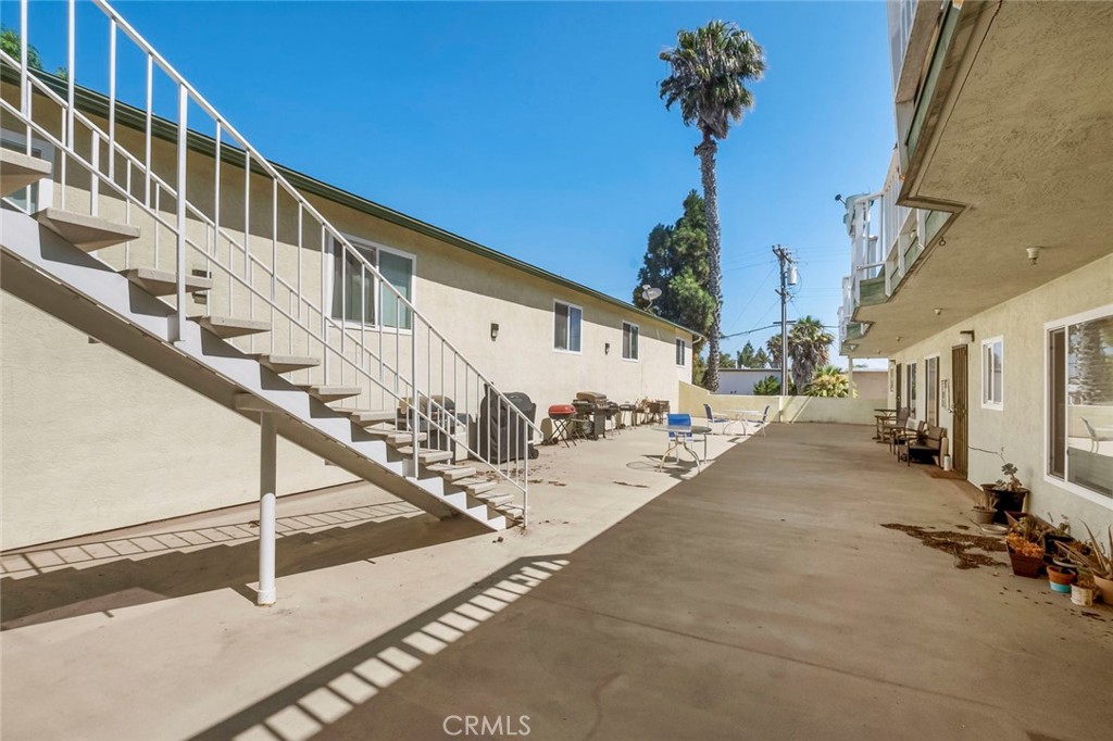 631 7th Street 11 Property Photo 18