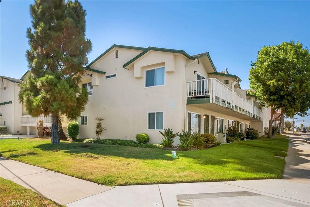 631 7th Street 11 Property Photo 23