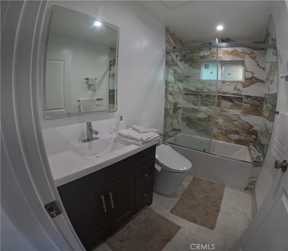 12329 Oxford Avenue Property Photo 5