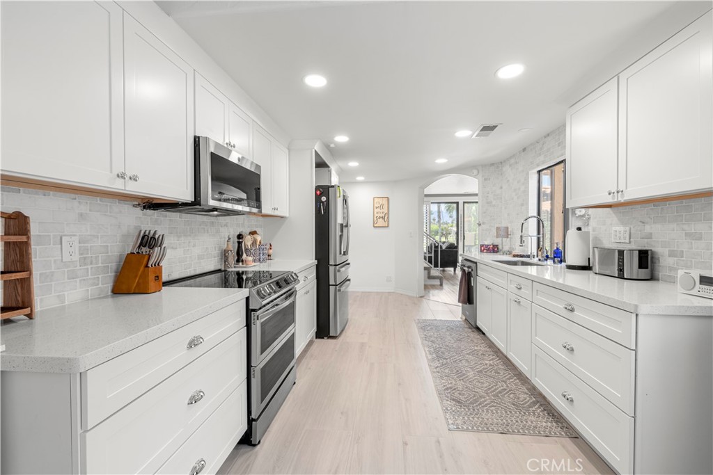 38099 Crocus Lane Property Photo 12