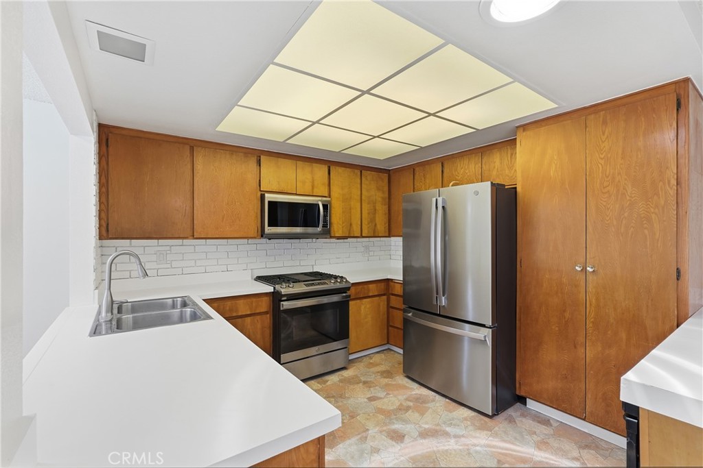943 Armacost Road Property Photo 6