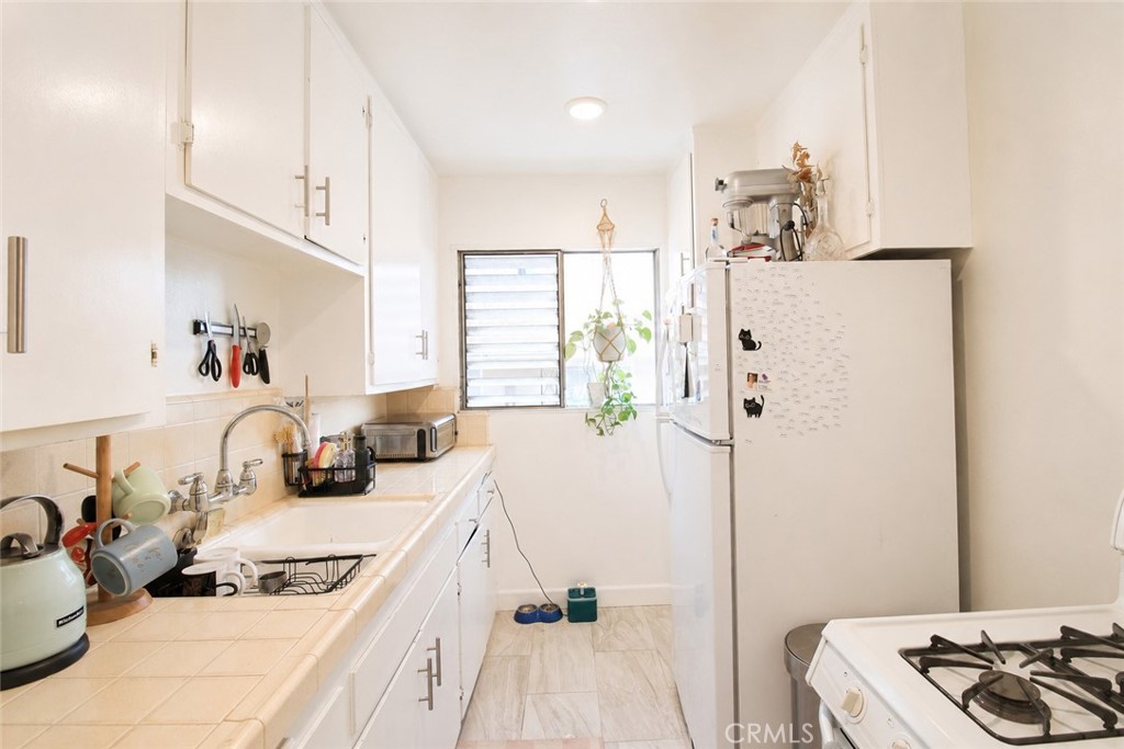 1224 N Mansfield Property Photo 5