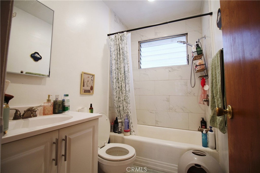1224 N Mansfield Property Photo 6
