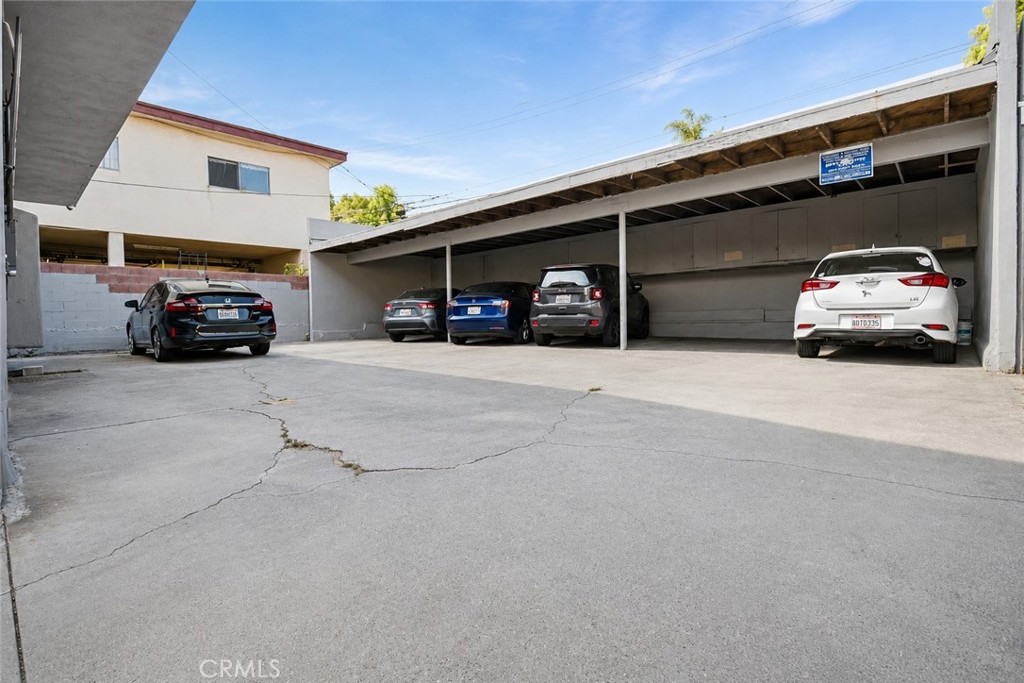1224 N Mansfield Property Photo 10