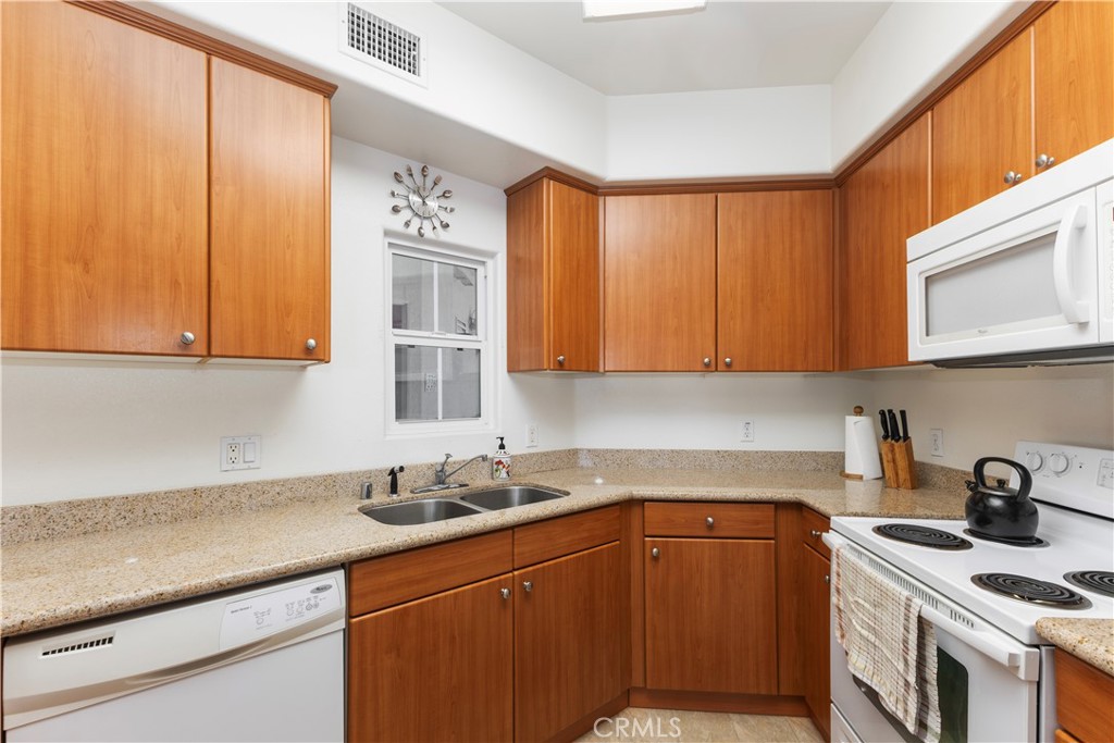 2716 Lake Pointe Drive 226 Property Photo 15