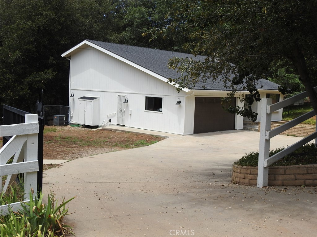 5041 Pine Ridge Avenue Property Photo 1
