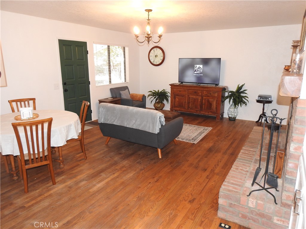 5041 Pine Ridge Avenue Property Photo 6