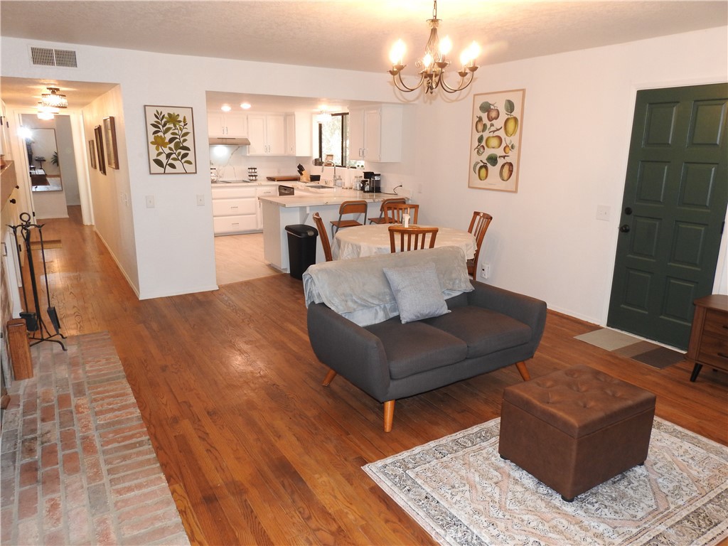 5041 Pine Ridge Avenue Property Photo 7