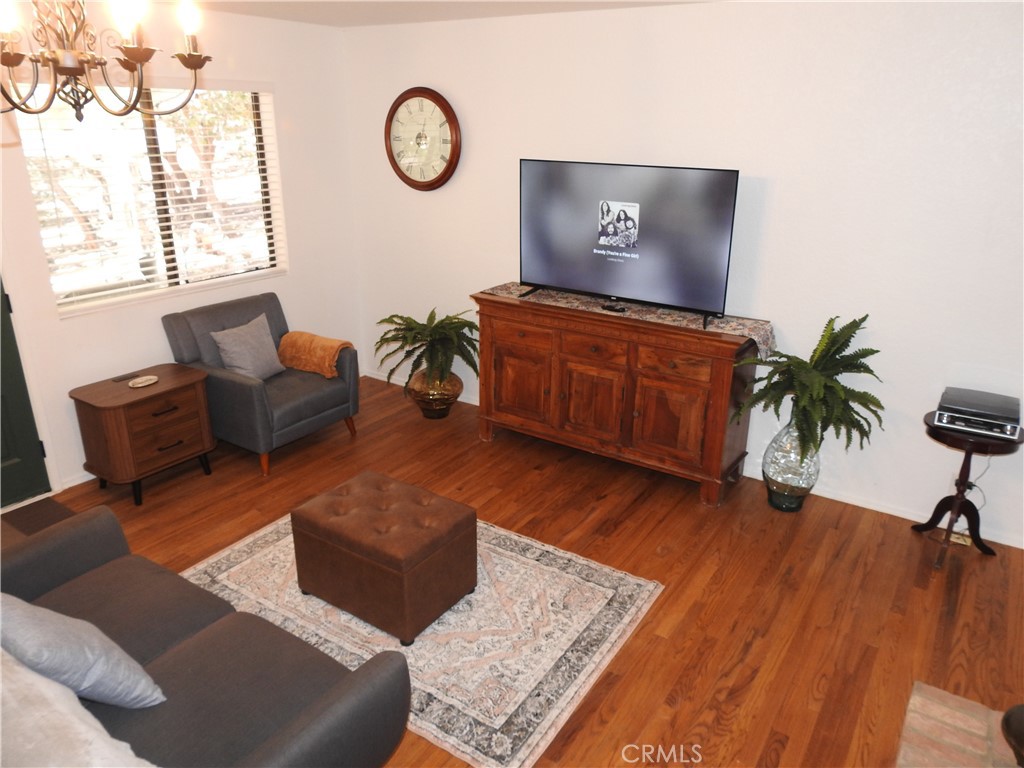 5041 Pine Ridge Avenue Property Photo 8