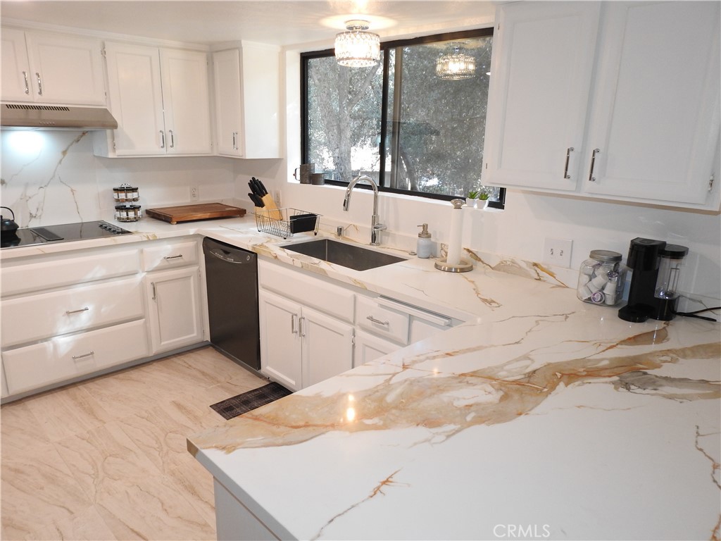5041 Pine Ridge Avenue Property Photo 12