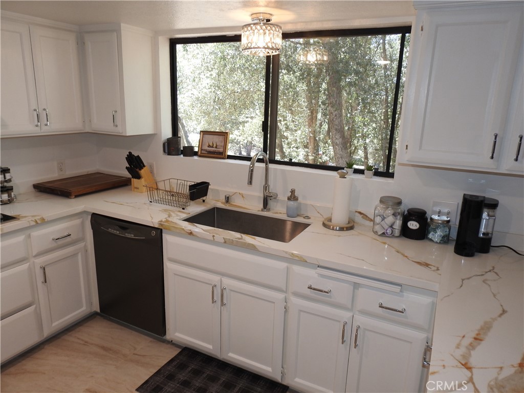 5041 Pine Ridge Avenue Property Photo 13