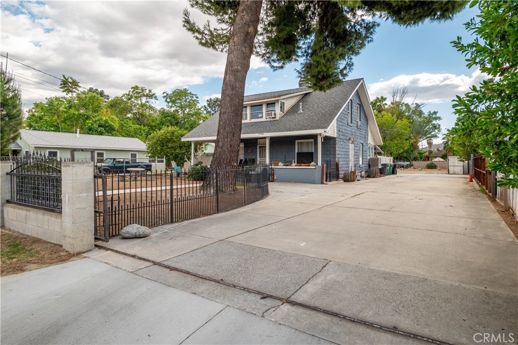 40859 Acacia Property Photo 1