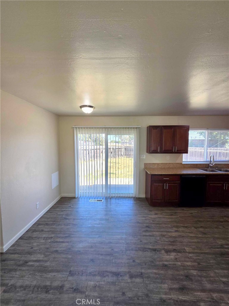 822 Walnut Property Photo 6