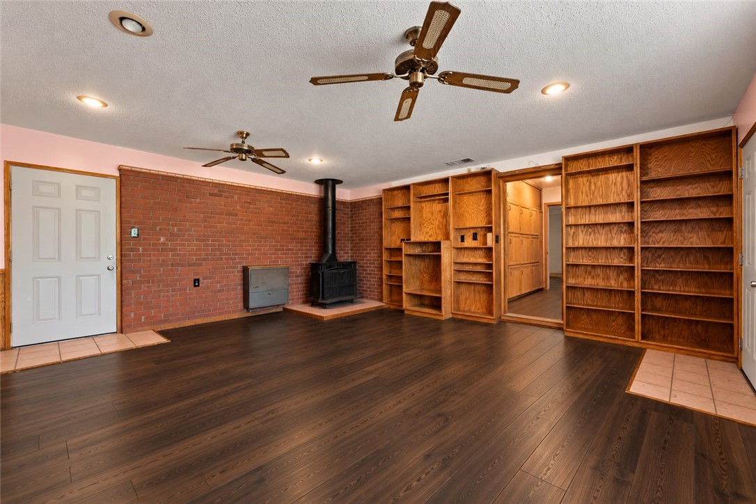 165 W Avenue L Property Photo 3