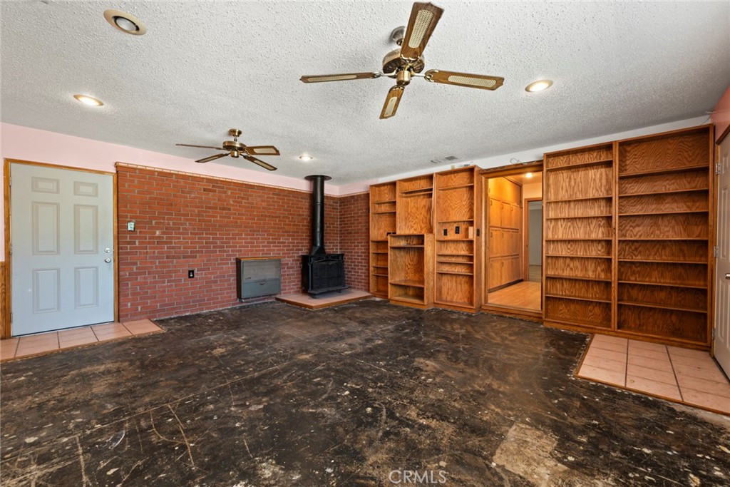 165 W Avenue L Property Photo 4