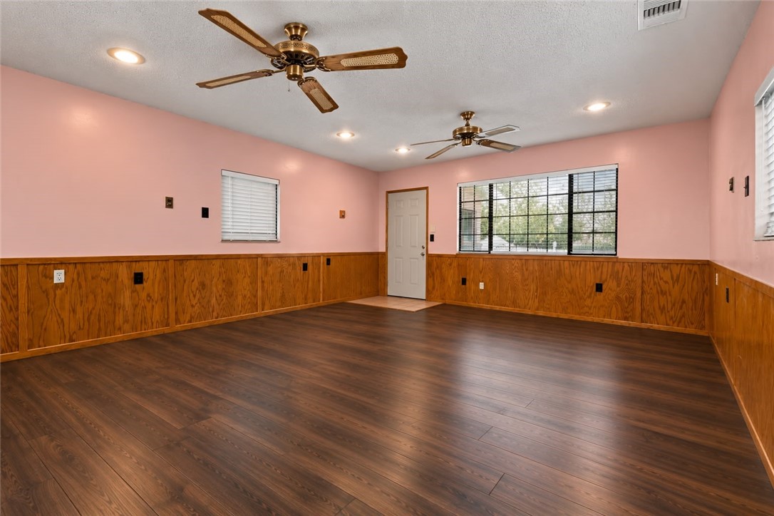 165 W Avenue L Property Photo 7