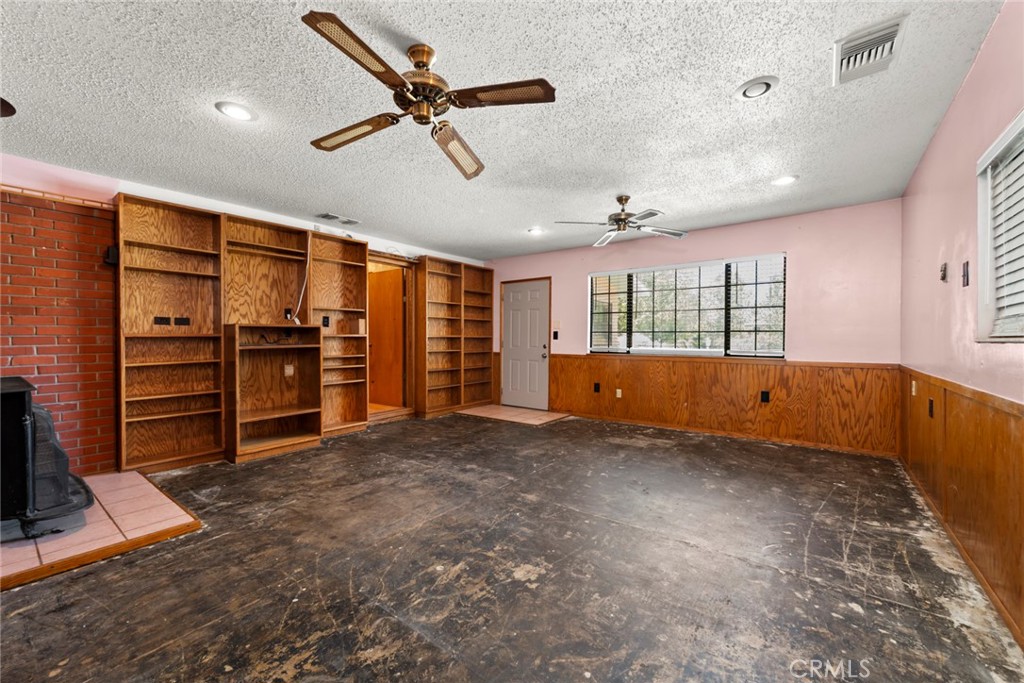 165 W Avenue L Property Photo 8