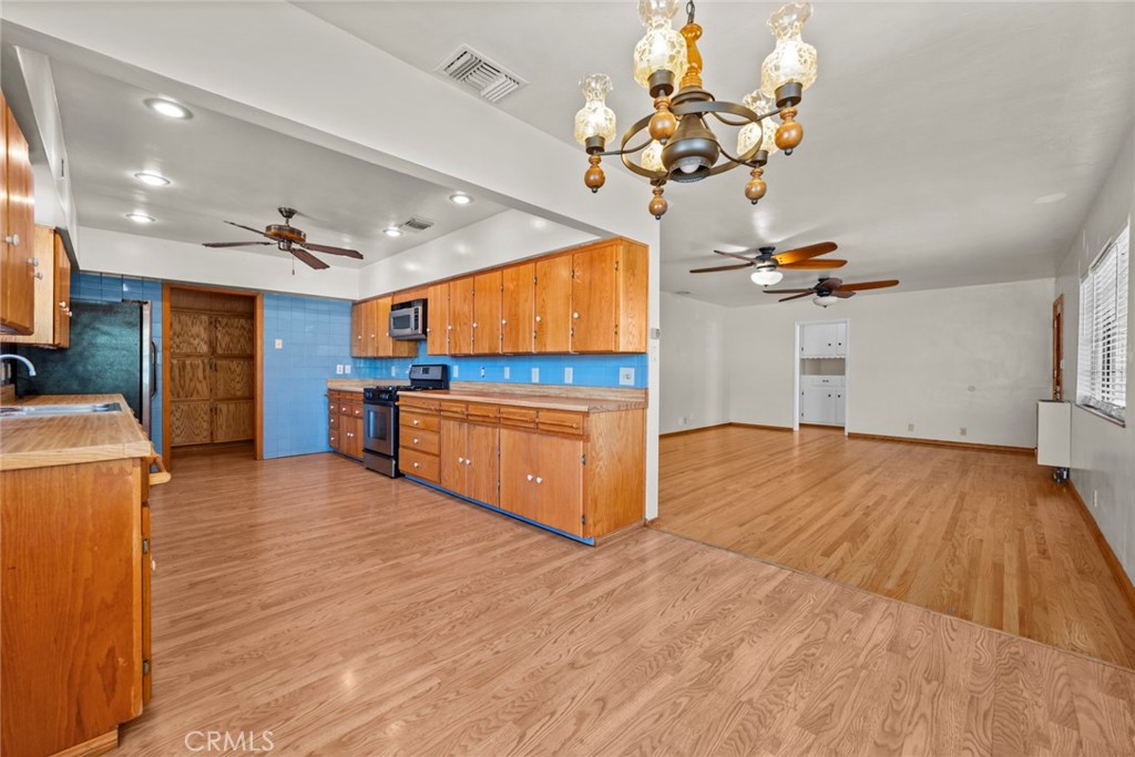 165 W Avenue L Property Photo 26