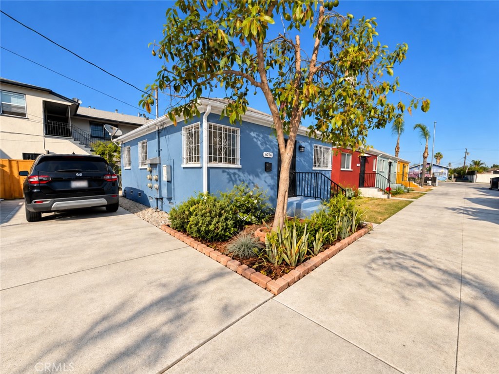 6207 Crenshaw Property Photo 3