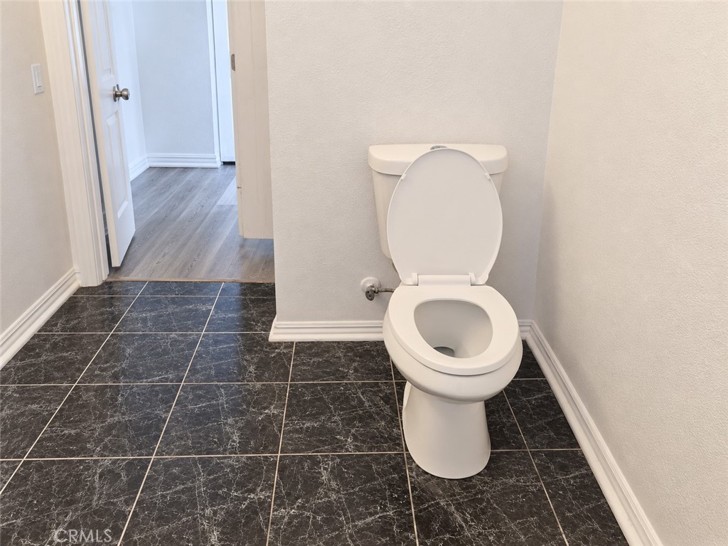 1629 W 51st Property Photo 7