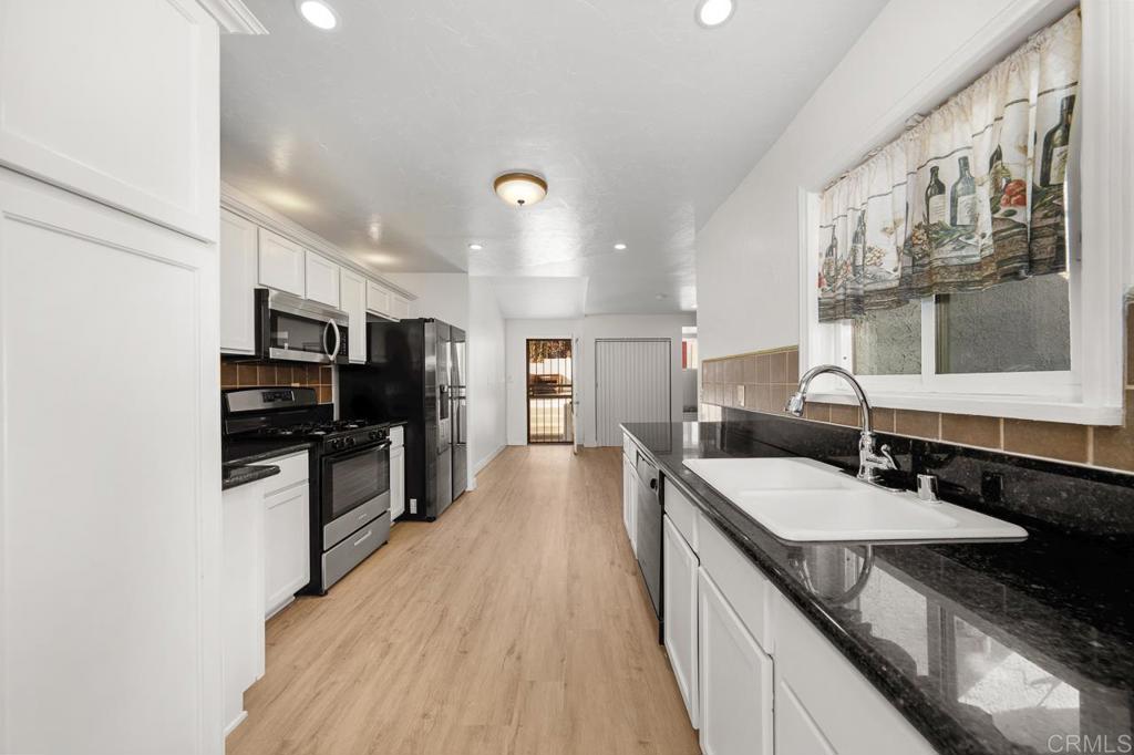 5340 Manzanares Way Property Photo 10