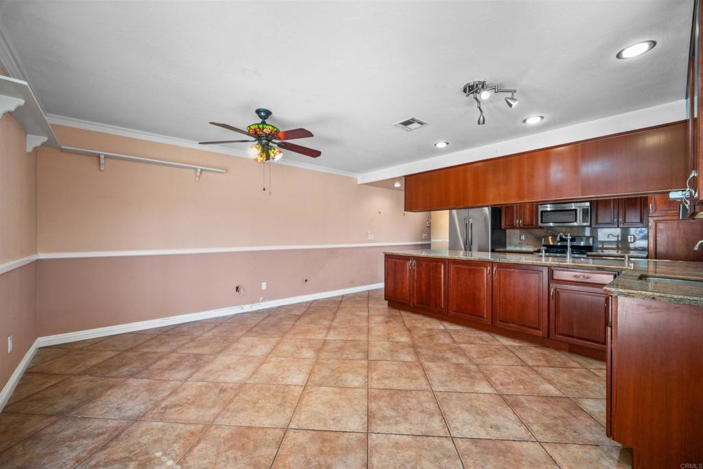 876 Halecrest Drive Property Photo 16