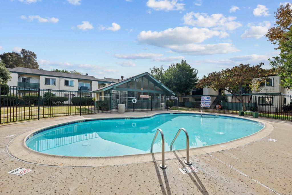 1811 E Grand Avenue 110 Property Photo 11