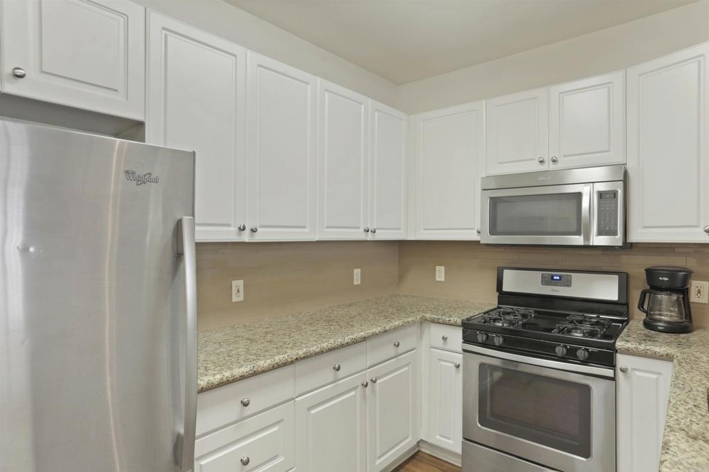 750 Beech St Property Photo 8