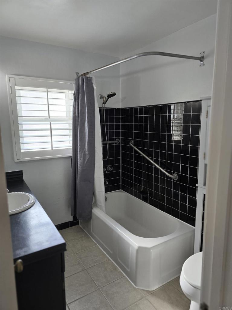 2416 J Ave Property Photo 5