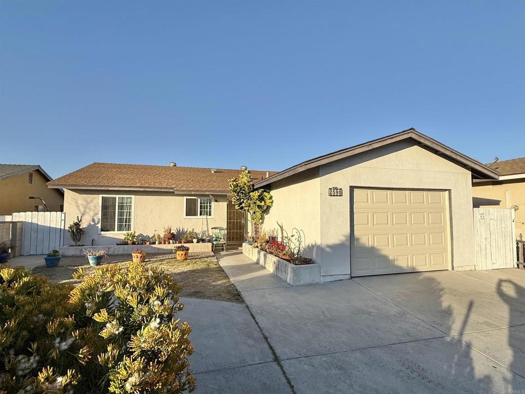2590 Caulfield Drive Property Photo