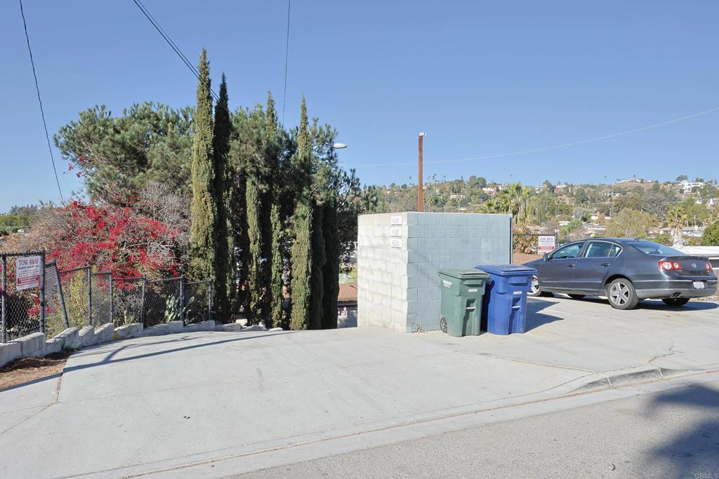 4026 30 N Bonita Street Property Photo 2