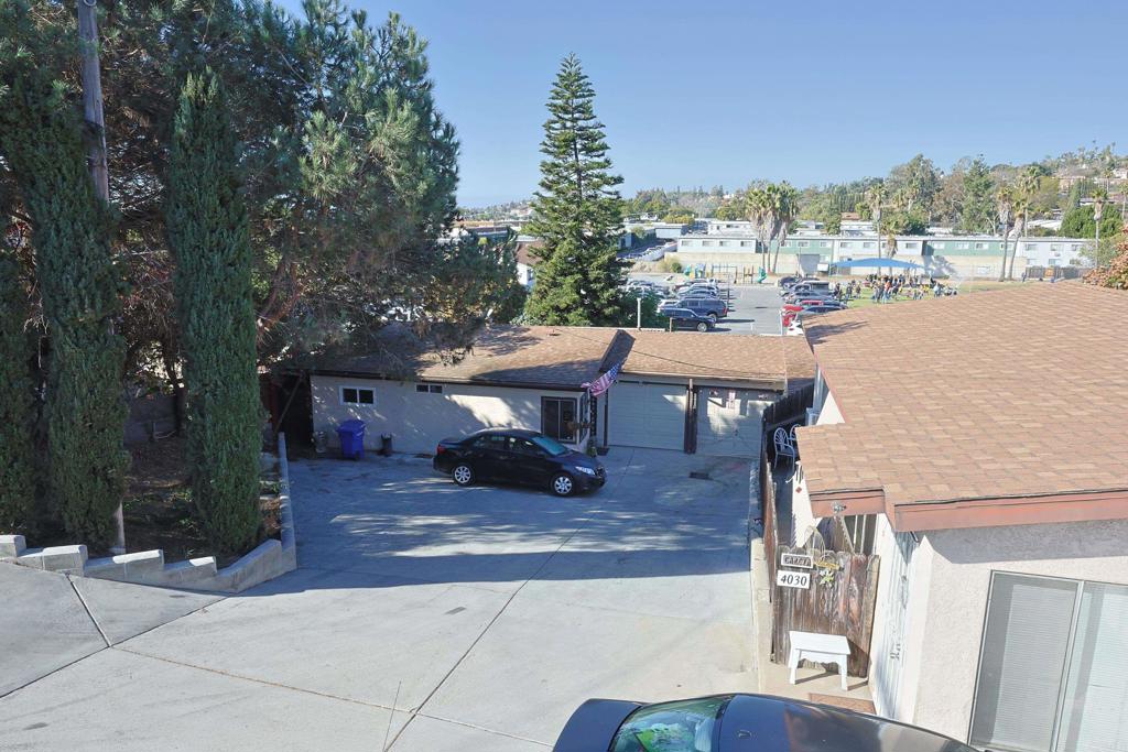 4026 30 N Bonita Street Property Photo 3