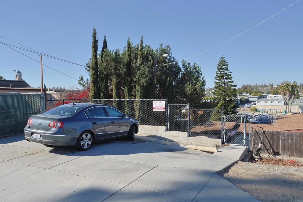 4026 30 N Bonita Street Property Photo 4
