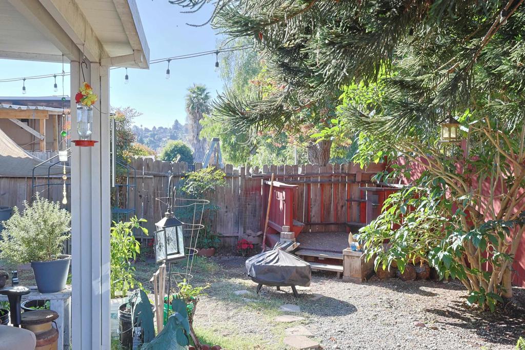 4026 30 N Bonita Street Property Photo 5