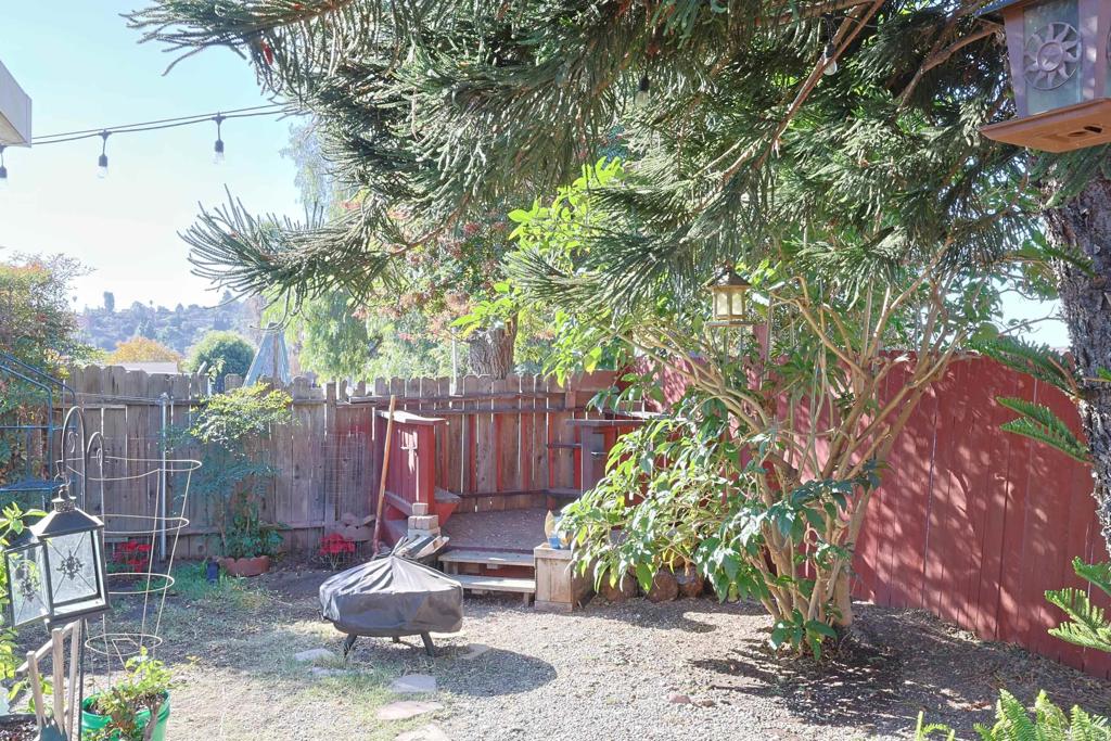 4026 30 N Bonita Street Property Photo 6