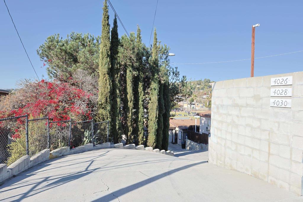 4026 30 N Bonita Street Property Photo 14