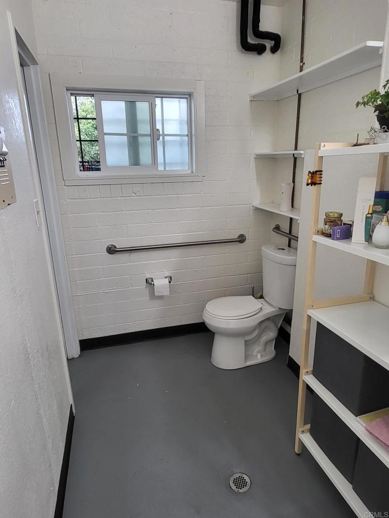3615 Ocean View Boulevard Property Photo 9