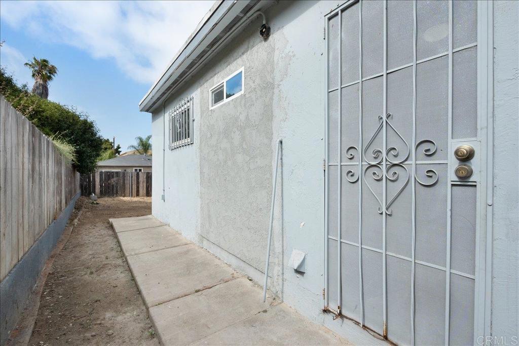 3260 64 Steel Street Property Photo 4