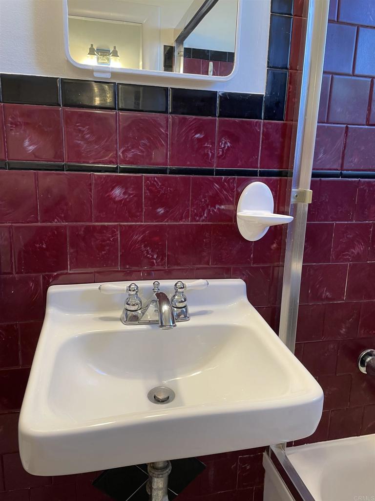 7126 7128 Hyatt Street Property Photo 18