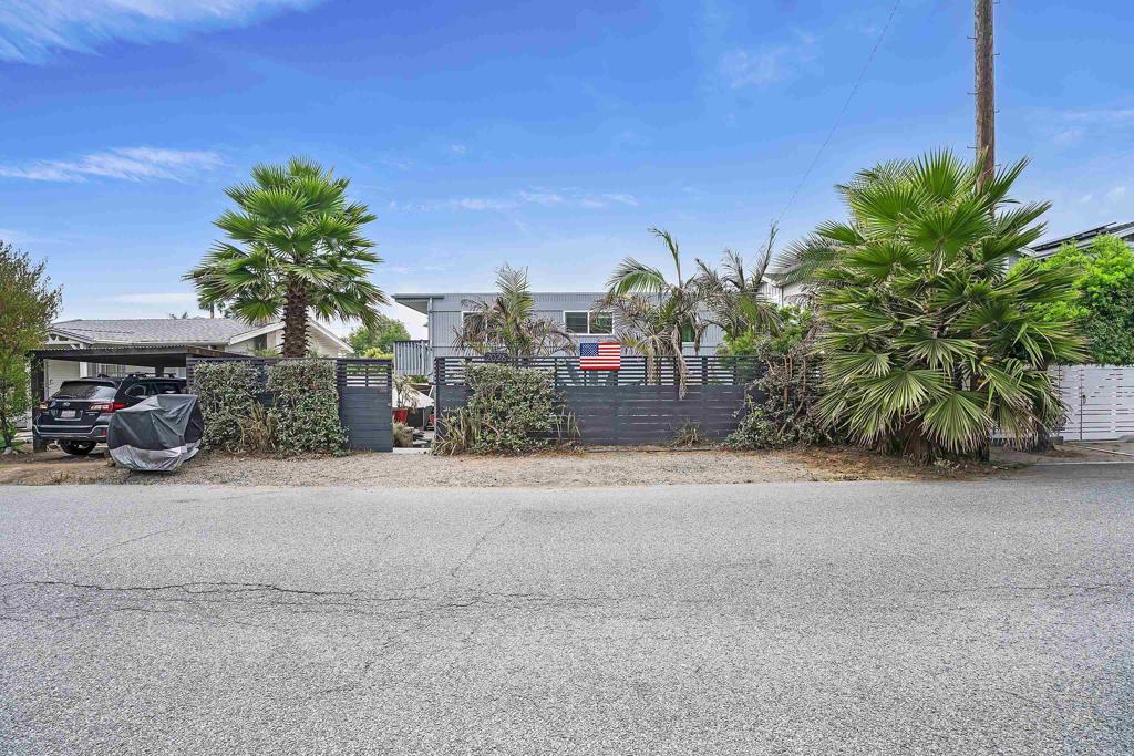 2024 Montgomery Ave Property Photo 4
