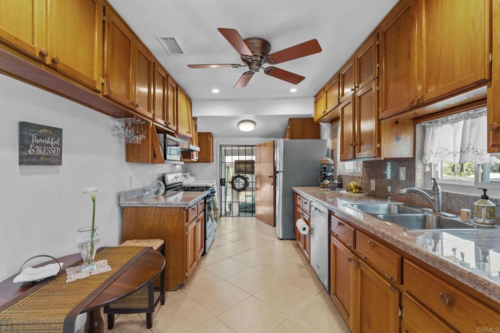 4518 Dwight Street Property Photo 10
