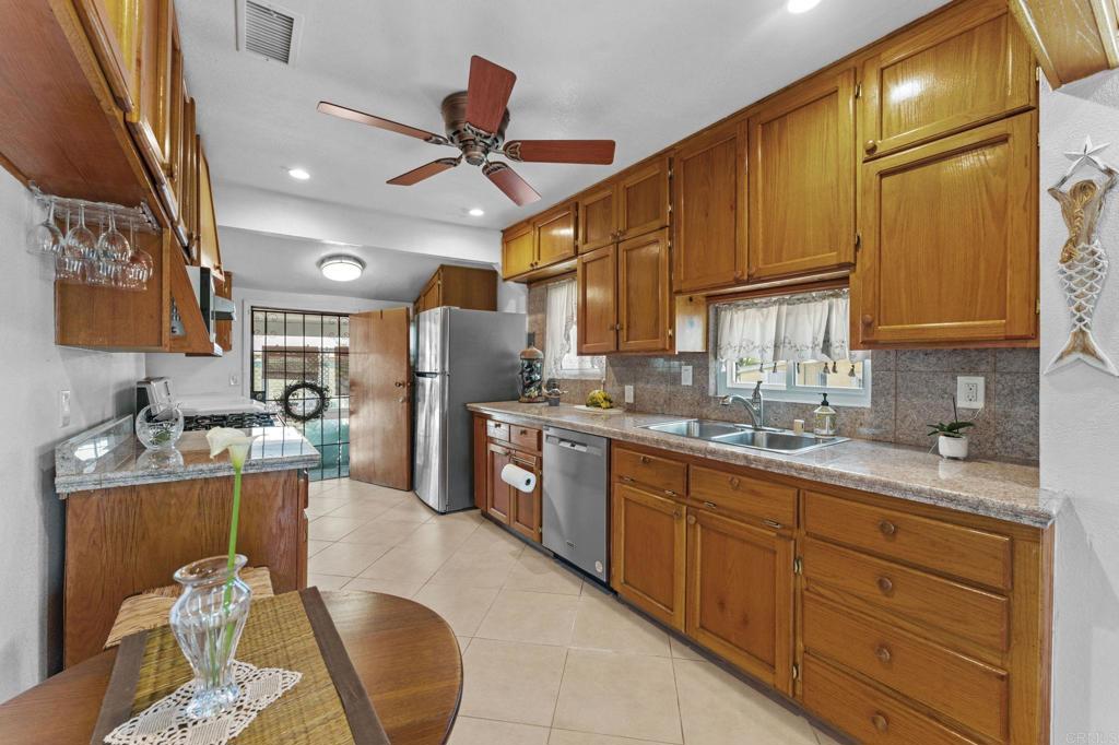 4518 Dwight Street Property Photo 11