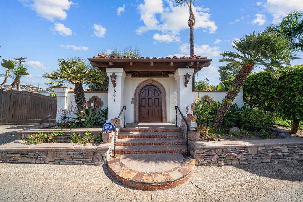 647 Crest Drive Property Photo 3