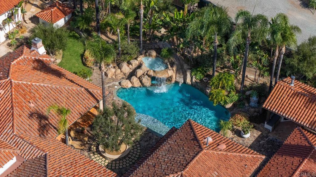 647 Crest Drive Property Photo 4