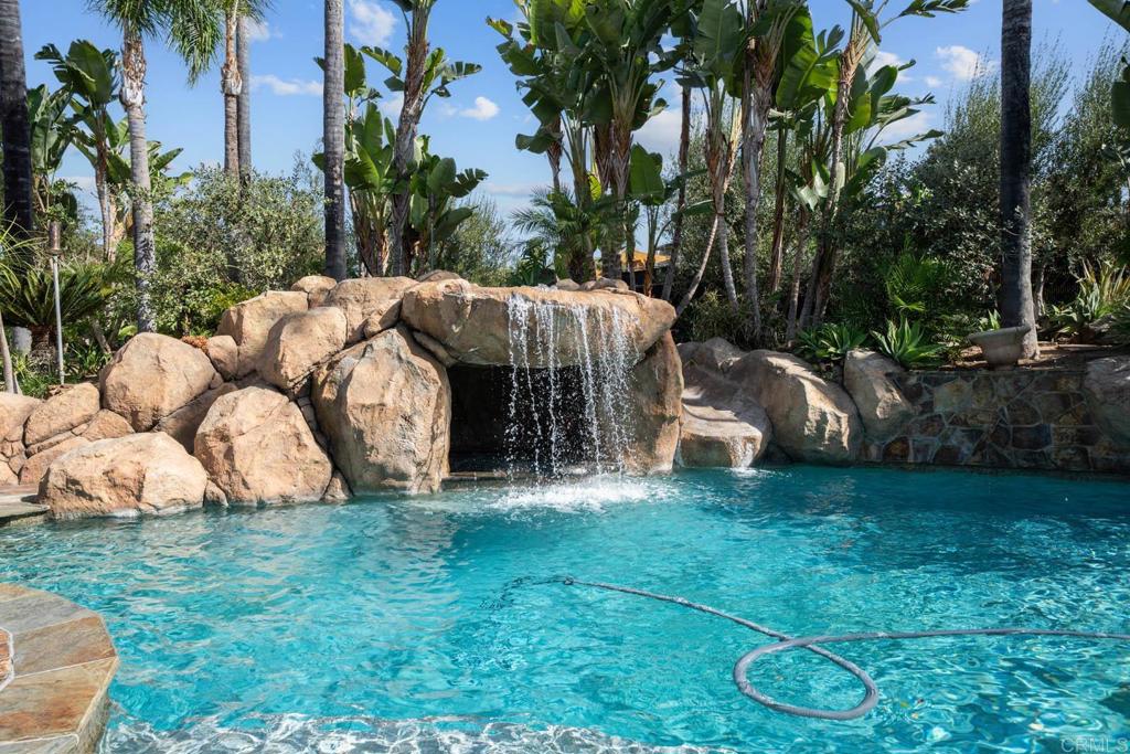 647 Crest Drive Property Photo 7