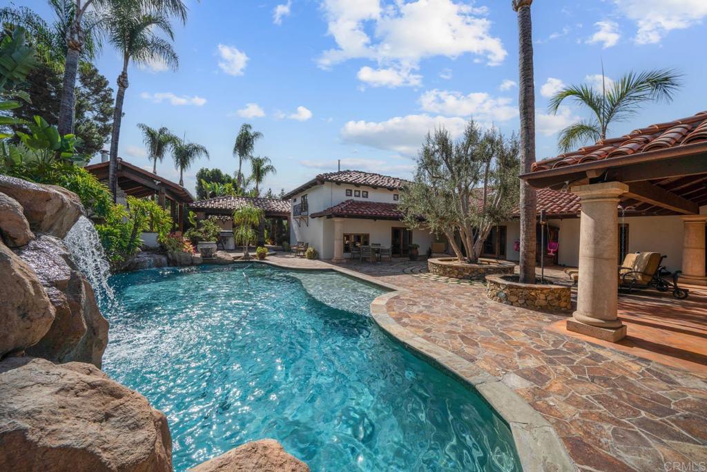 647 Crest Drive Property Photo 8