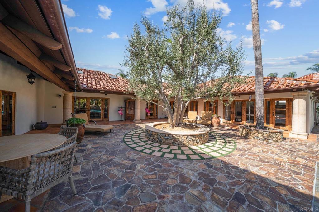 647 Crest Drive Property Photo 12