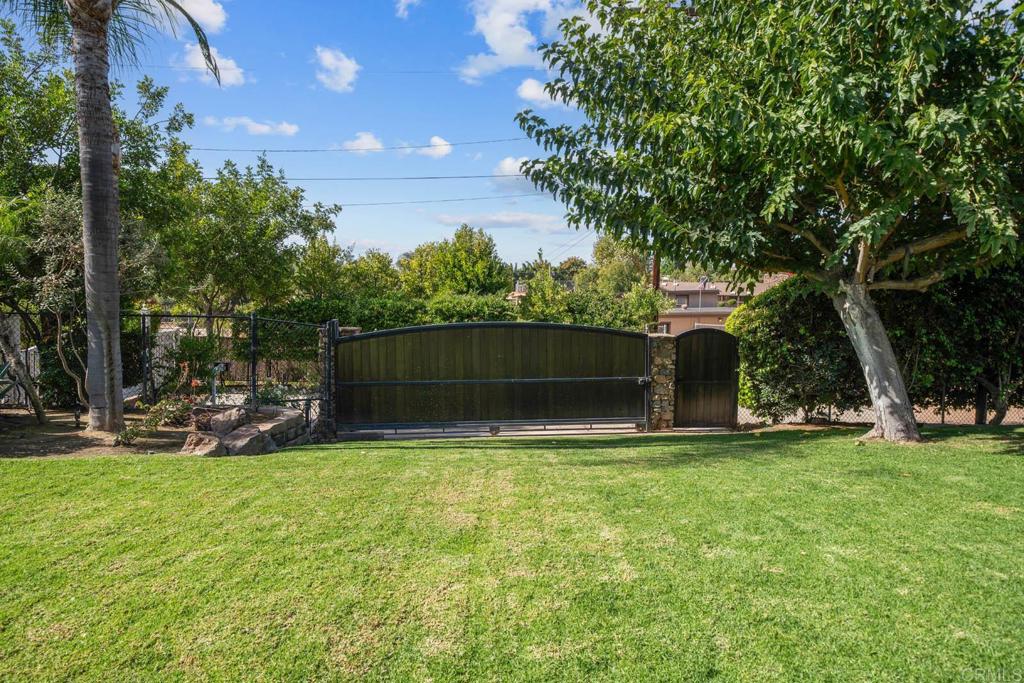 647 Crest Drive Property Photo 28