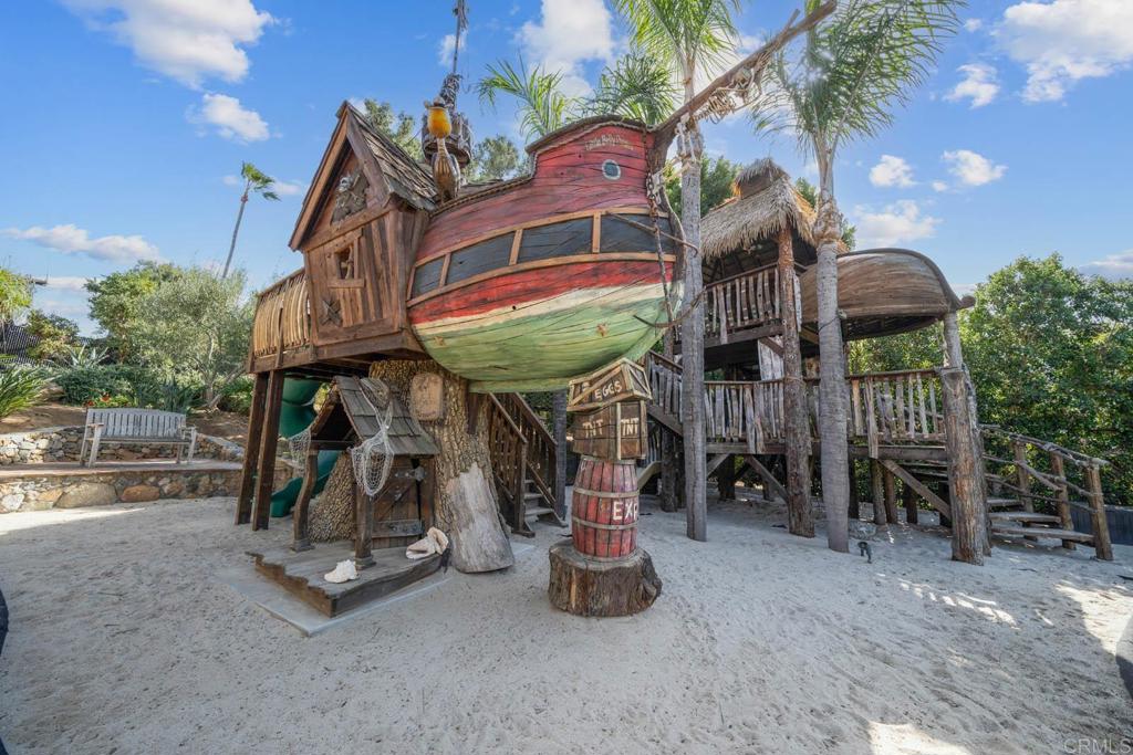 647 Crest Drive Property Photo 30