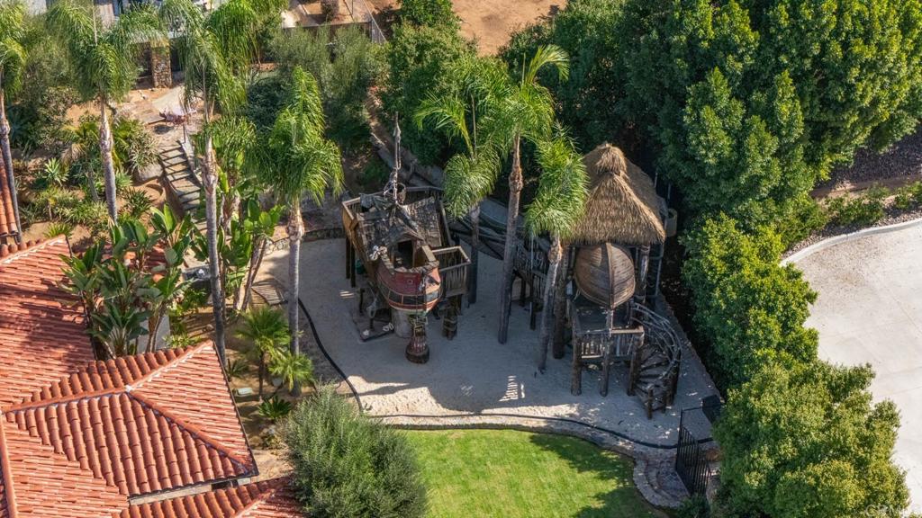 647 Crest Drive Property Photo 31